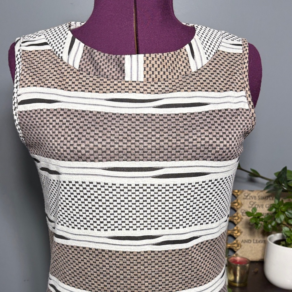 Papillon Blanc Monochrome and Patterned Sleeveless Dress - Picture 6 of 10